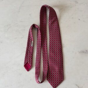 Beautiful Hermes tie in burgundy/ dark red